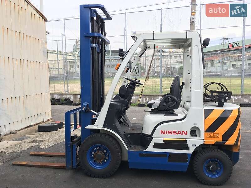 Nissan FG 2013