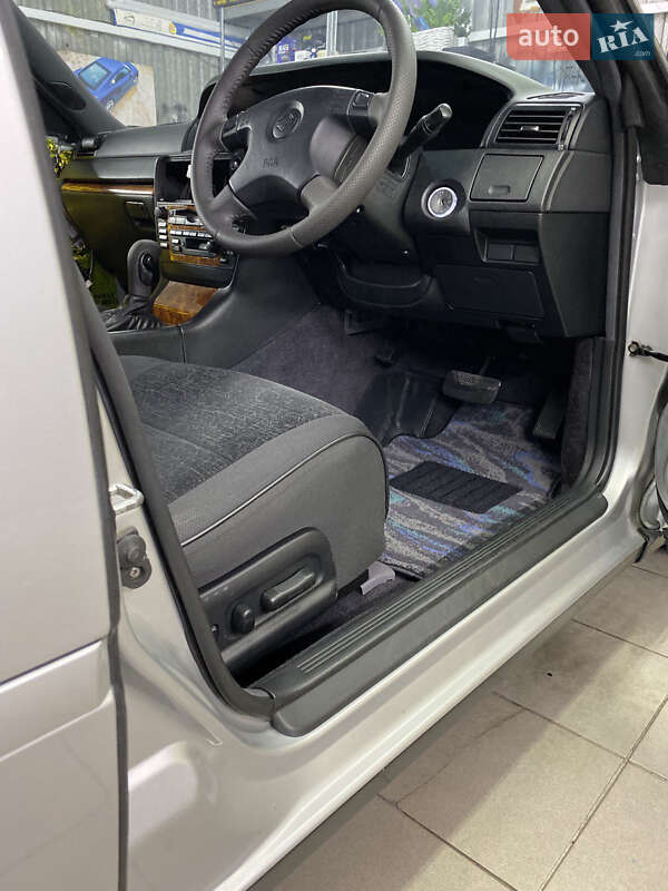 Седан Nissan Gloria 2001 в Одесі