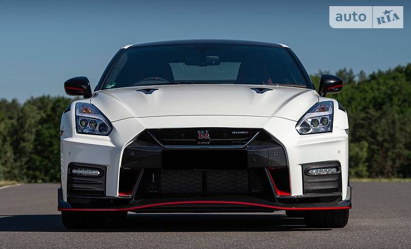 Купе Nissan GT-R 2019 в 
