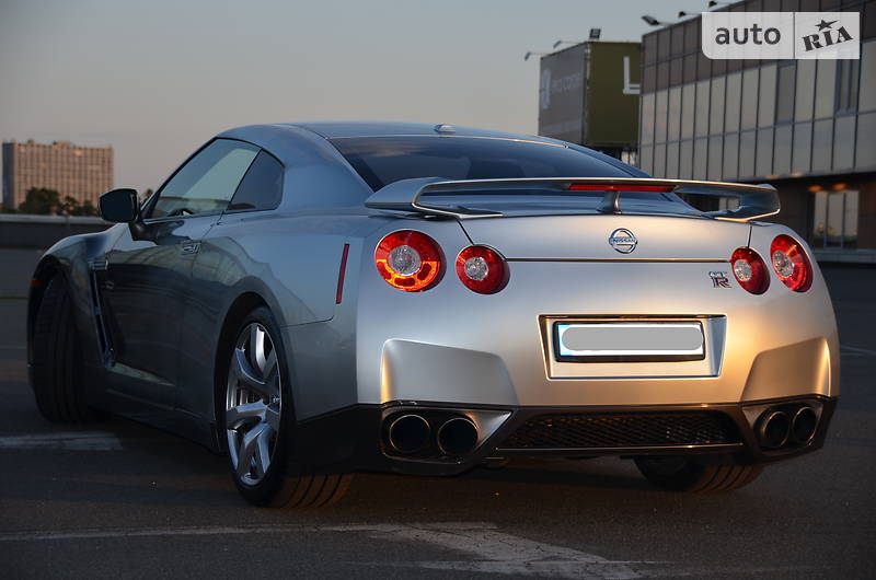 Купе Nissan GT-R 2008 в Києві