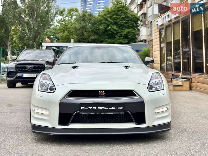 Купе Nissan GT-R 2013 в Києві