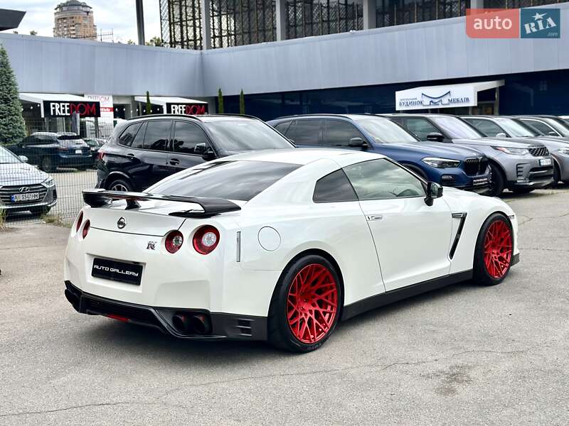 Купе Nissan GT-R 2013 в Києві