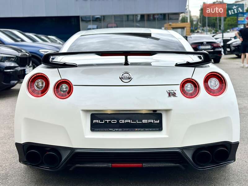 Купе Nissan GT-R 2013 в Києві