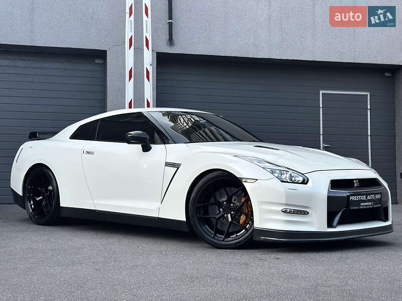 Купе Nissan GT-R 2013 в Києві
