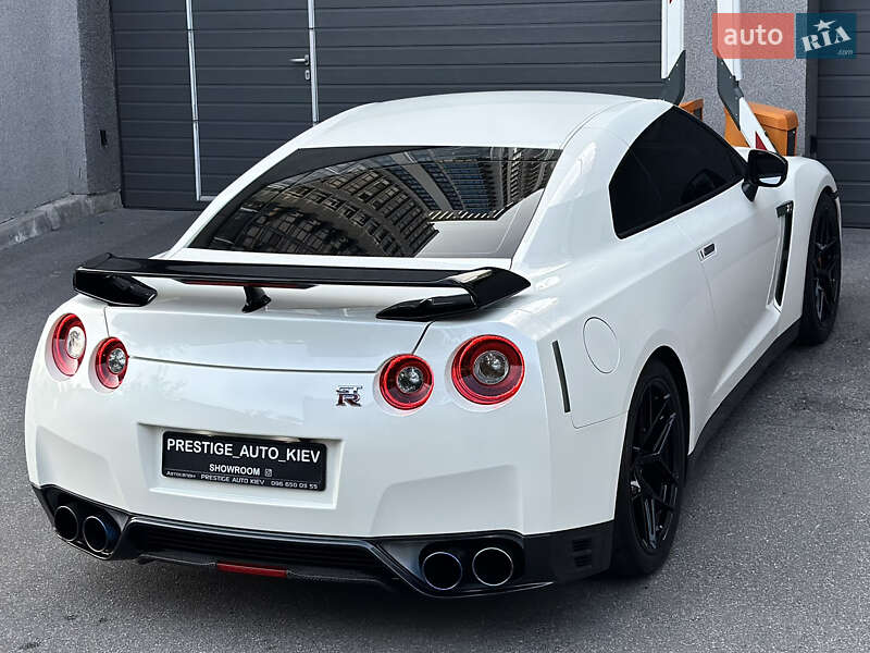 Купе Nissan GT-R 2013 в Києві