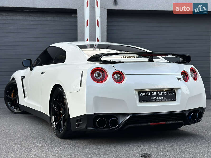 Купе Nissan GT-R 2013 в Києві