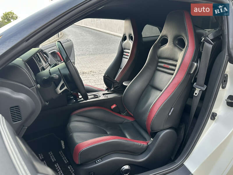 Купе Nissan GT-R 2013 в Києві