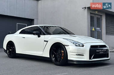 Купе Nissan GT-R 2013 в 