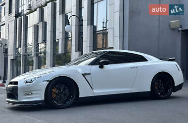 Купе Nissan GT-R 2013 в 