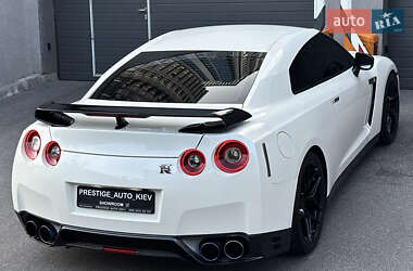 Купе Nissan GT-R 2013 в 
