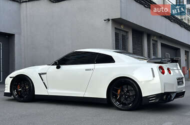 Купе Nissan GT-R 2013 в 