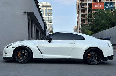 Купе Nissan GT-R 2013 в 