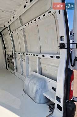 Грузовой фургон Nissan Interstar 2005 в 