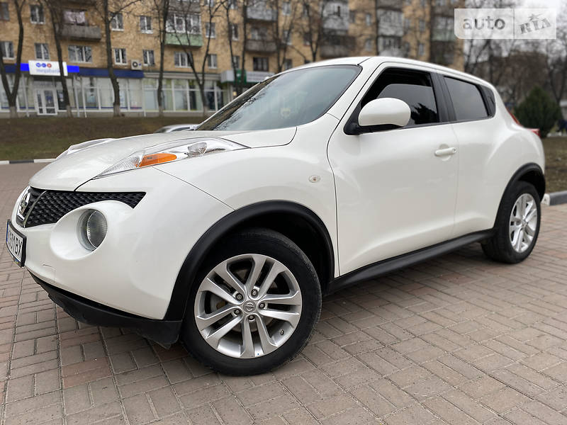 Позашляховик / Кросовер Nissan Juke 2013 в 