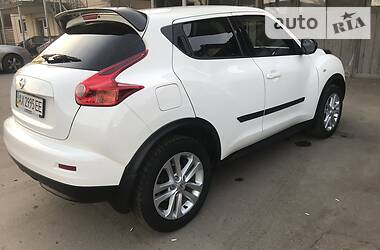 Позашляховик / Кросовер Nissan Juke 2014 в 