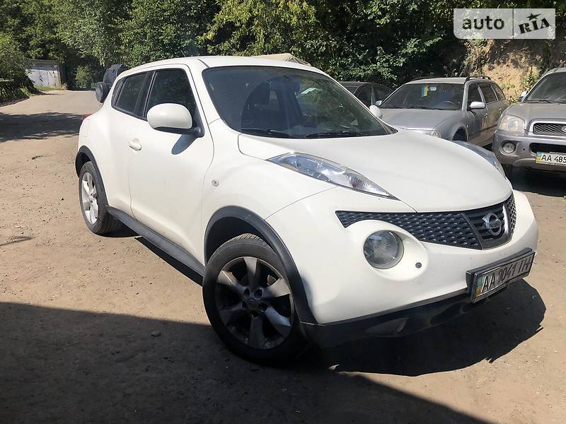Позашляховик / Кросовер Nissan Juke 2012 в 