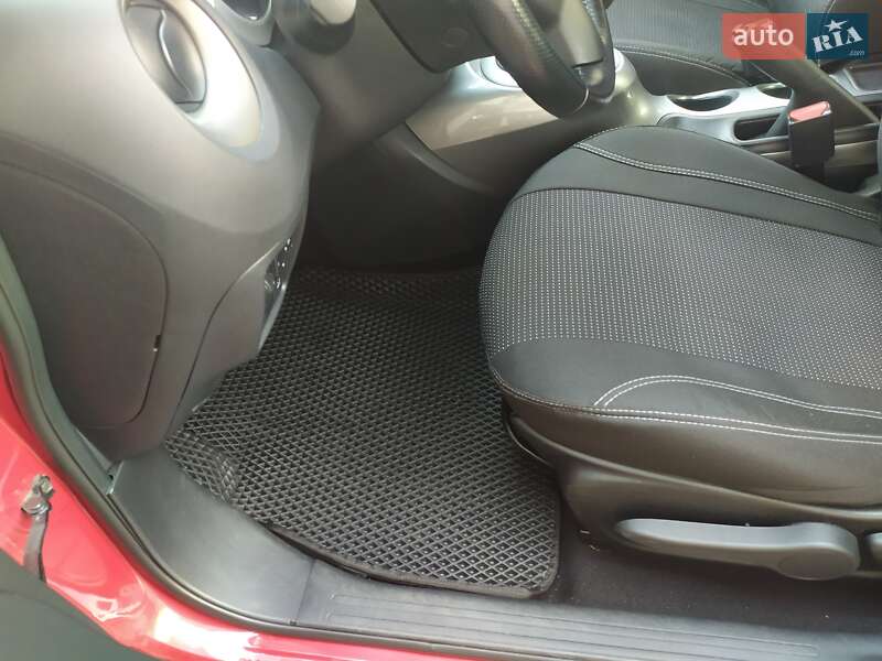 Внедорожник / Кроссовер Nissan Juke 2013 в Киеве