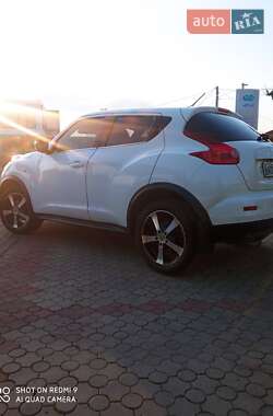 Внедорожник / Кроссовер Nissan Juke 2011 в 