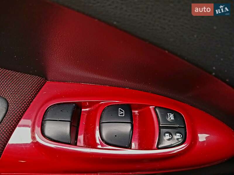 Позашляховик / Кросовер Nissan Juke 2015 в Києві