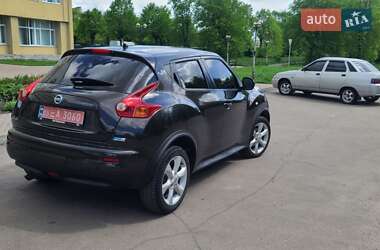 Позашляховик / Кросовер Nissan Juke 2010 в 
