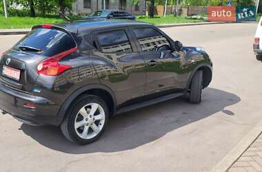 Позашляховик / Кросовер Nissan Juke 2010 в 