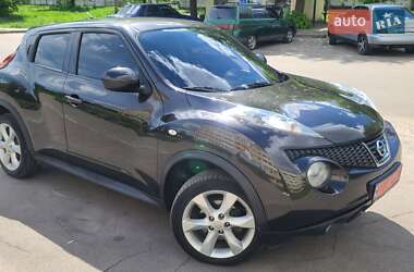 Позашляховик / Кросовер Nissan Juke 2010 в 
