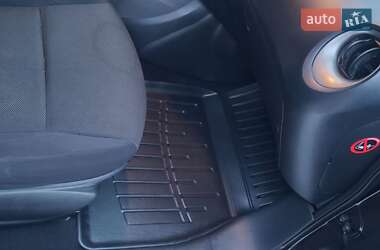 Позашляховик / Кросовер Nissan Juke 2010 в 