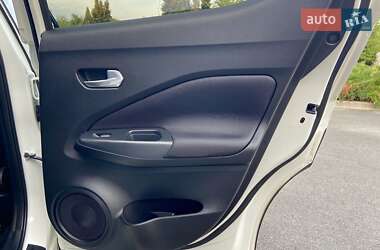 Внедорожник / Кроссовер Nissan Juke 2021 в 
