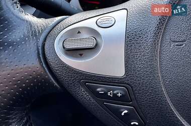 Внедорожник / Кроссовер Nissan Juke 2011 в 