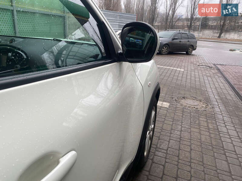 Позашляховик / Кросовер Nissan Juke 2011 в Києві