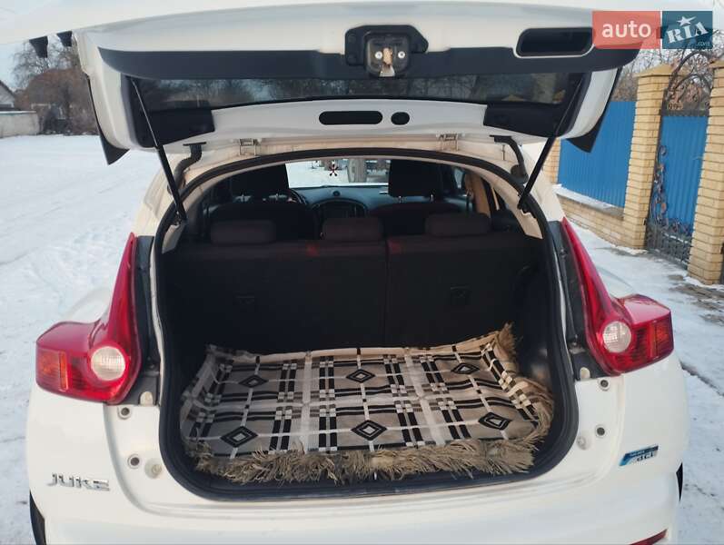 Внедорожник / Кроссовер Nissan Juke 2011 в Каменец-Подольском