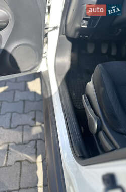 Внедорожник / Кроссовер Nissan Juke 2010 в 