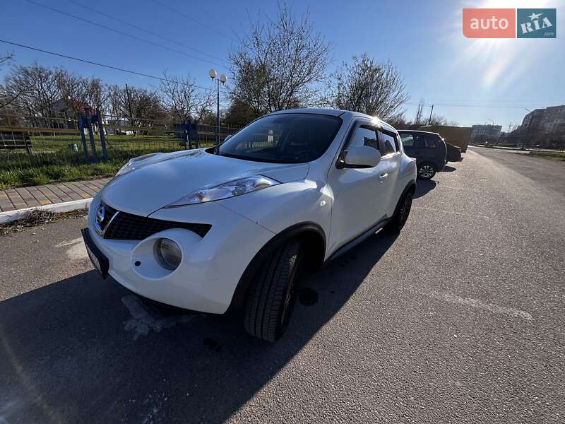 Внедорожник / Кроссовер Nissan Juke 2011 в 