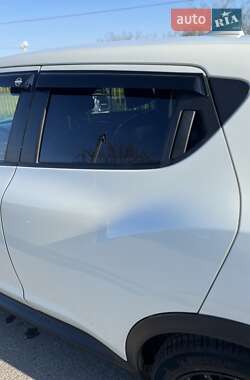 Внедорожник / Кроссовер Nissan Juke 2011 в 