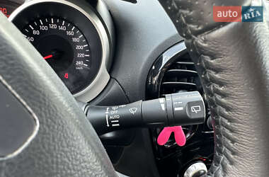 Позашляховик / Кросовер Nissan Juke 2013 в 