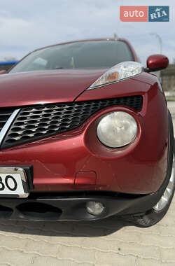 Внедорожник / Кроссовер Nissan Juke 2010 в 