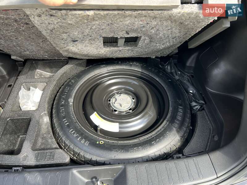 Внедорожник / Кроссовер Nissan Juke 2014 в Киеве