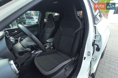 Позашляховик / Кросовер Nissan Juke 2021 в 
