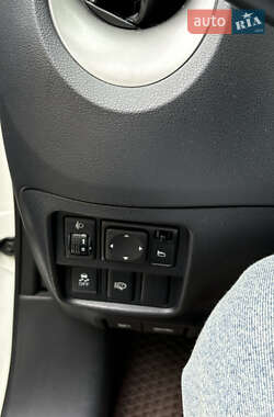 Внедорожник / Кроссовер Nissan Juke 2012 в 