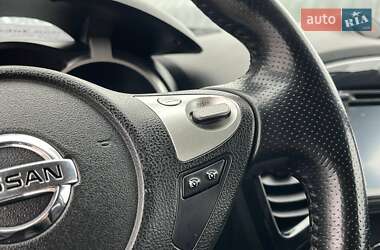 Позашляховик / Кросовер Nissan Juke 2012 в 