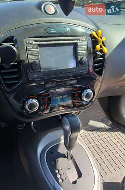 Позашляховик / Кросовер Nissan Juke 2010 в 