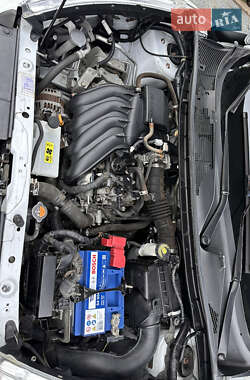 Позашляховик / Кросовер Nissan Juke 2012 в 