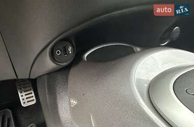 Позашляховик / Кросовер Nissan Juke 2010 в 