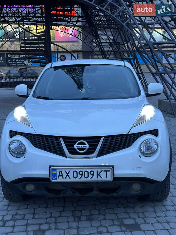 Позашляховик / Кросовер Nissan Juke 2014 в 