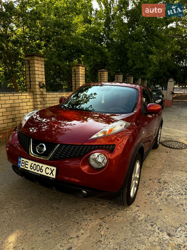 Позашляховик / Кросовер Nissan Juke 2013 в 