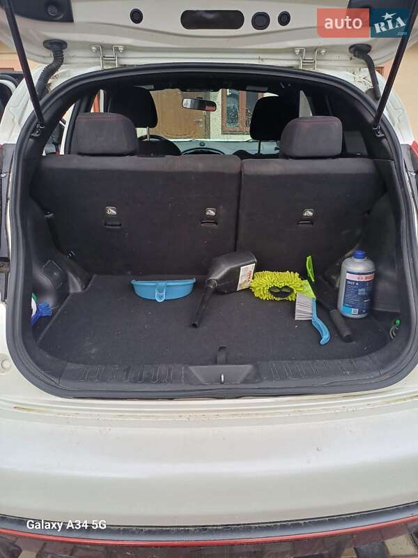 Позашляховик / Кросовер Nissan Juke 2014 в Києві