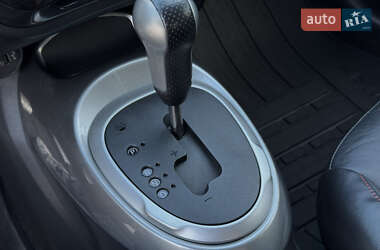 Внедорожник / Кроссовер Nissan Juke 2012 в 