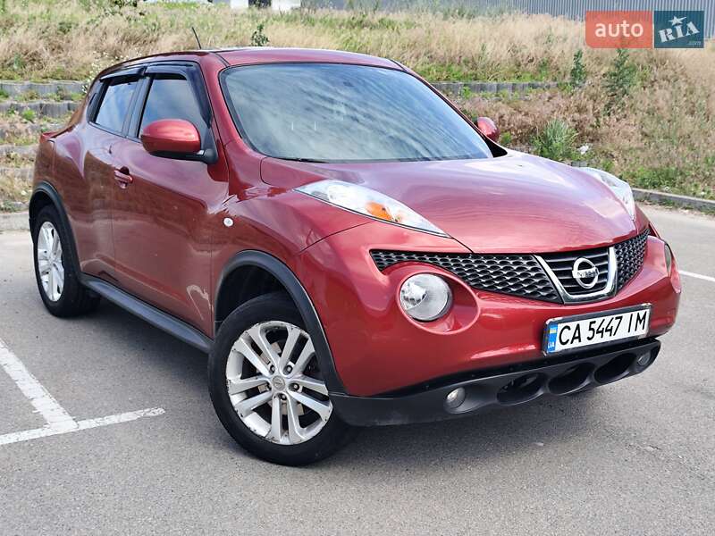 Позашляховик / Кросовер Nissan Juke 2013 в 