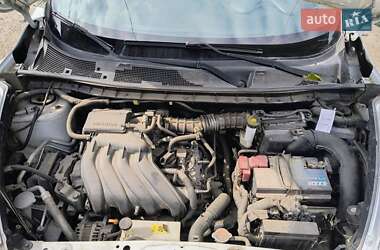 Внедорожник / Кроссовер Nissan Juke 2012 в 