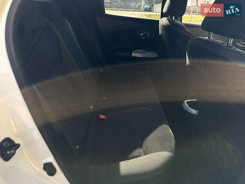 Позашляховик / Кросовер Nissan Juke 2015 в Дубні